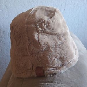 Jeans bucket furry cap. Medium size knee without tag.